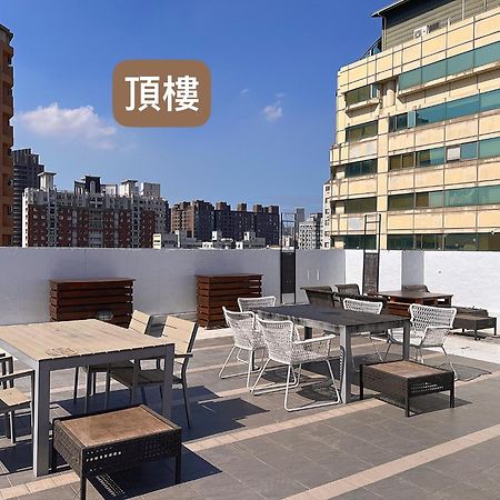 Stray Birds Taichung Hostel Εξωτερικό φωτογραφία