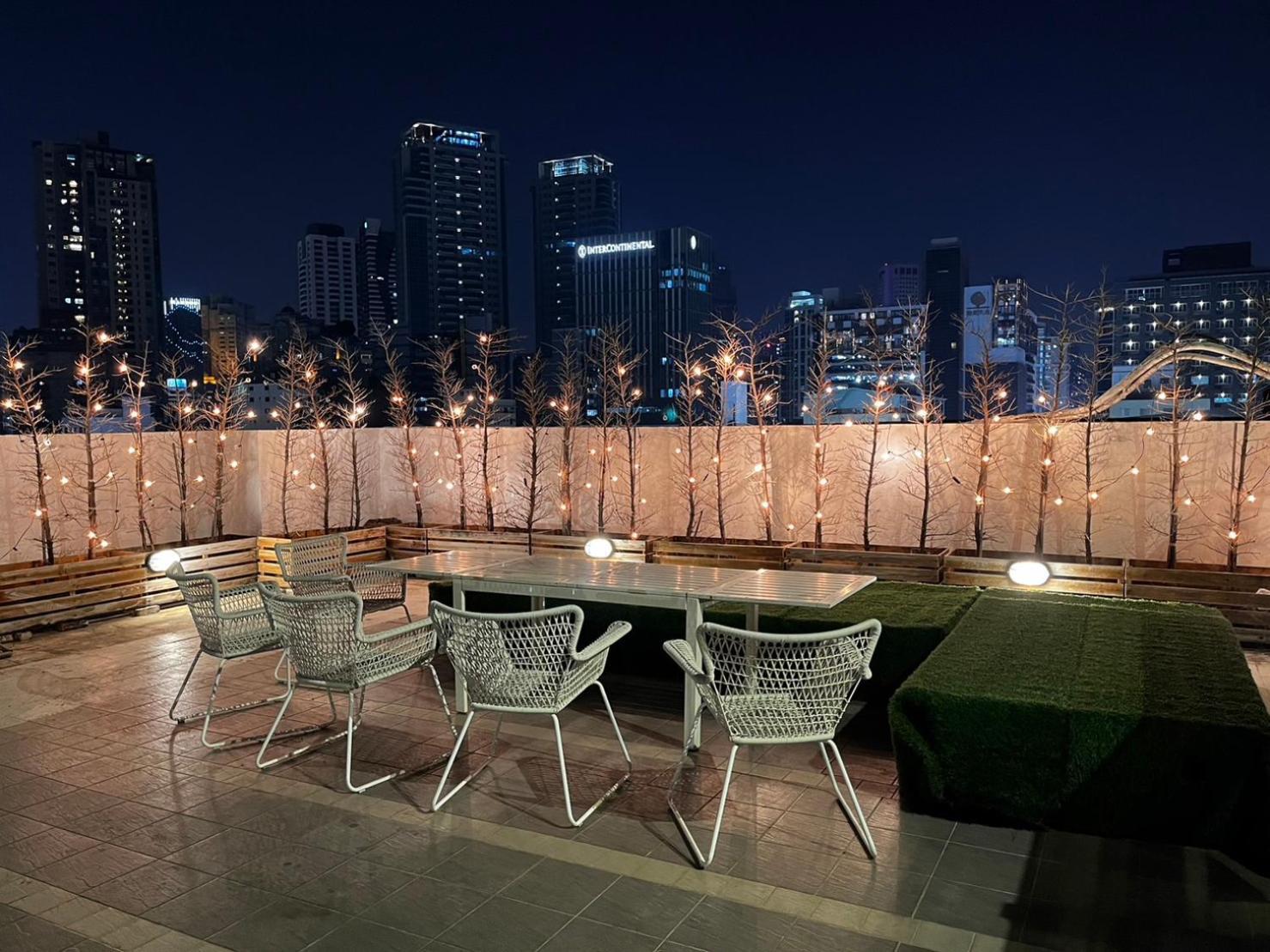 Stray Birds Taichung Hostel Εξωτερικό φωτογραφία