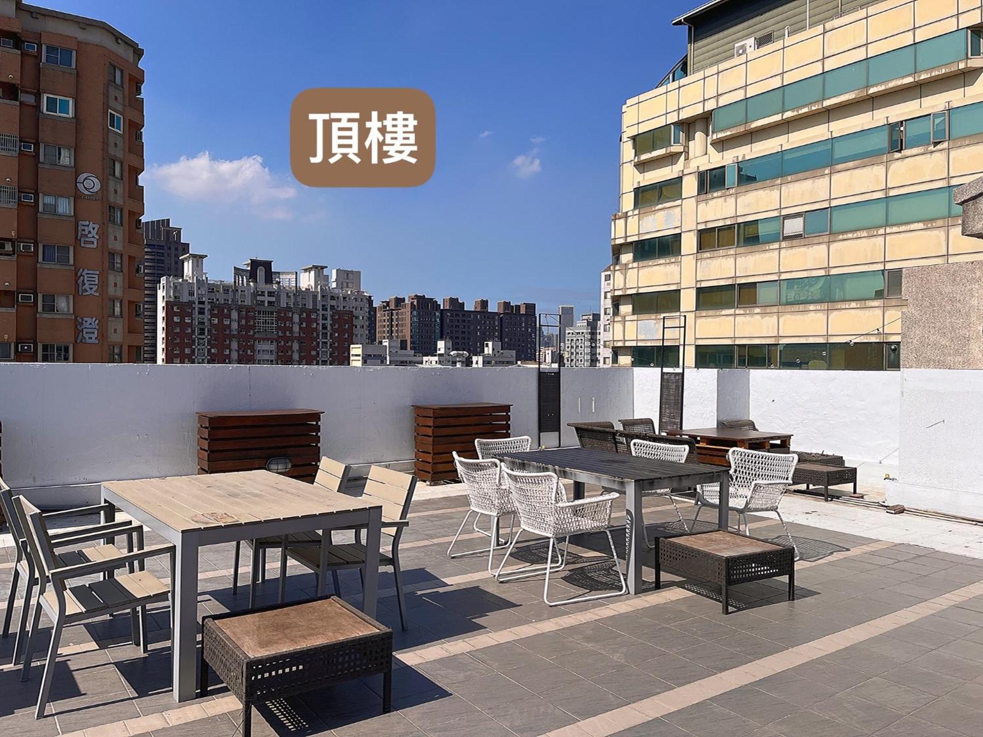 Stray Birds Taichung Hostel Εξωτερικό φωτογραφία