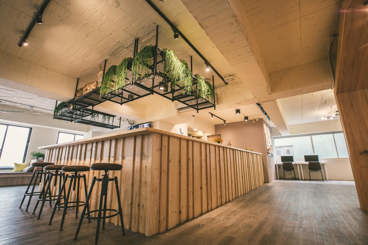 Stray Birds Taichung Hostel Εξωτερικό φωτογραφία