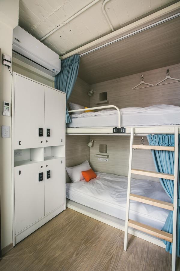 Stray Birds Taichung Hostel Εξωτερικό φωτογραφία