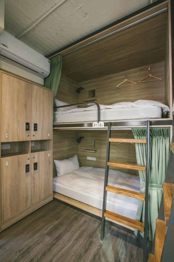 Stray Birds Taichung Hostel Εξωτερικό φωτογραφία