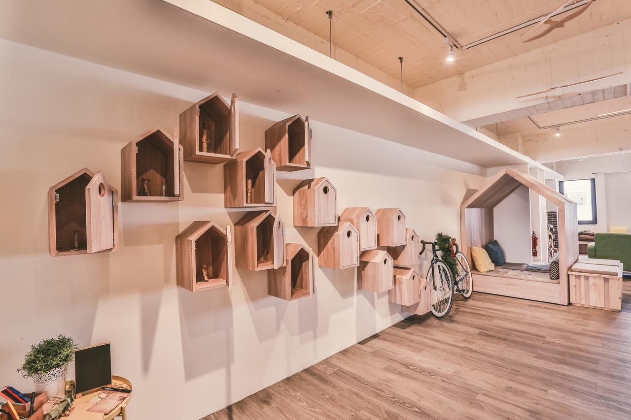 Stray Birds Taichung Hostel Εξωτερικό φωτογραφία
