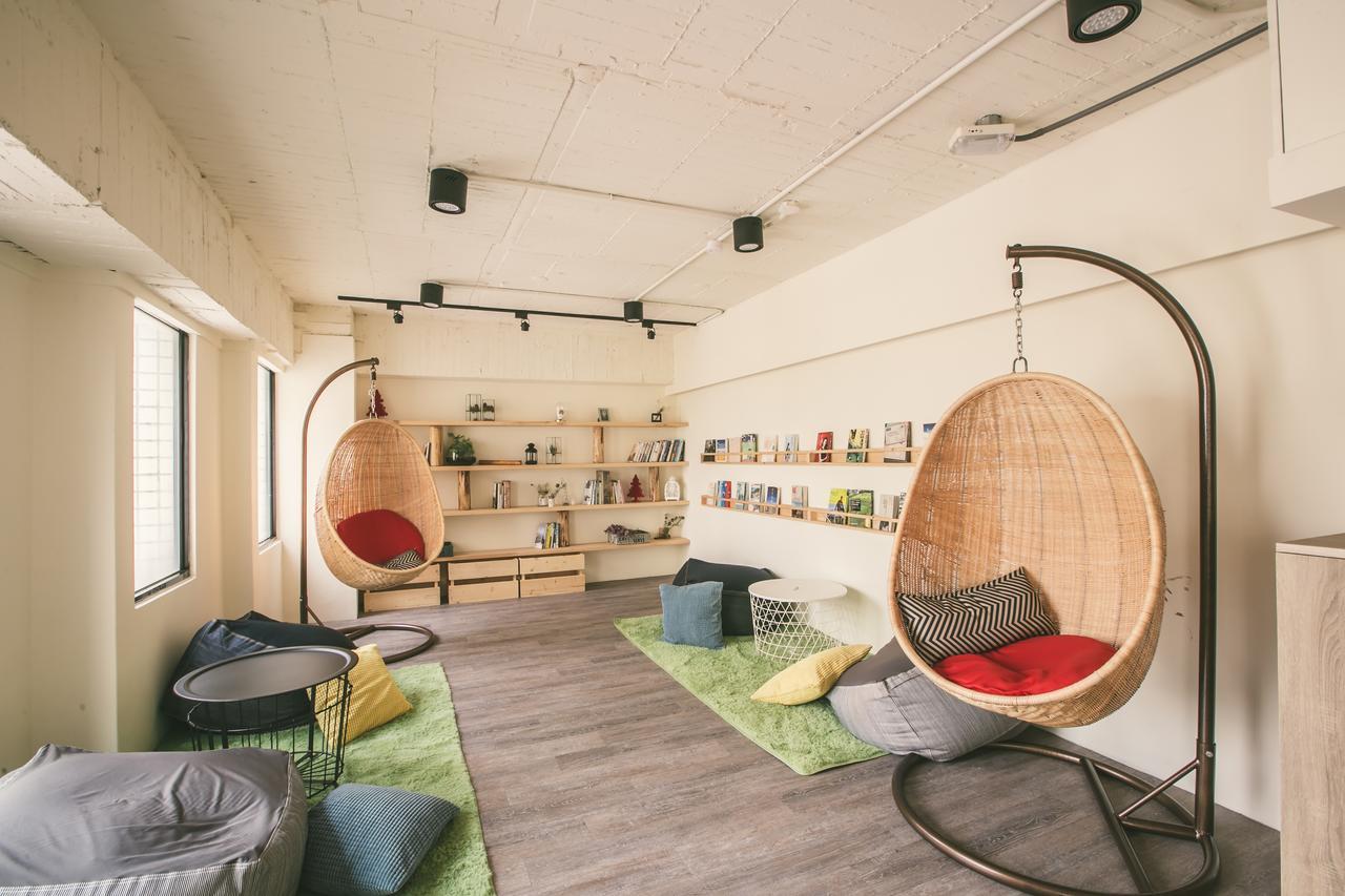Stray Birds Taichung Hostel Εξωτερικό φωτογραφία