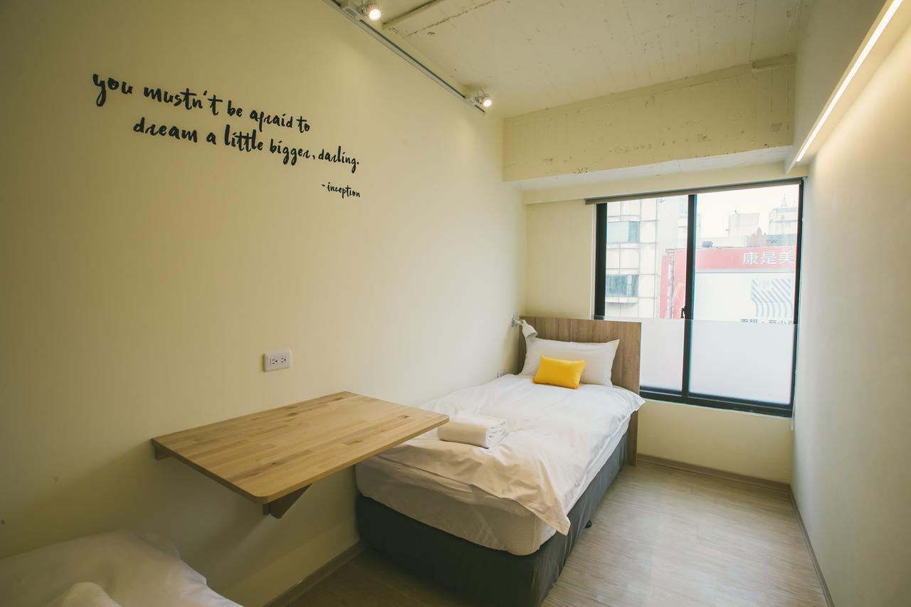 Stray Birds Taichung Hostel Εξωτερικό φωτογραφία