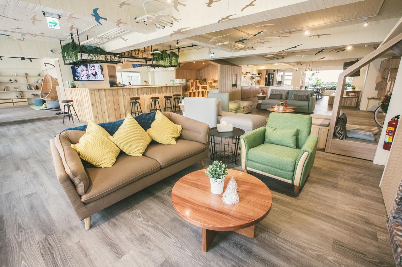 Stray Birds Taichung Hostel Εξωτερικό φωτογραφία