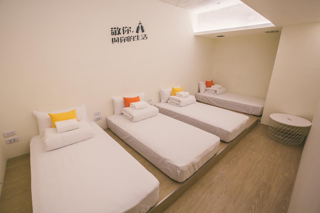 Stray Birds Taichung Hostel Εξωτερικό φωτογραφία