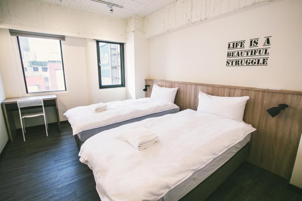 Stray Birds Taichung Hostel Εξωτερικό φωτογραφία