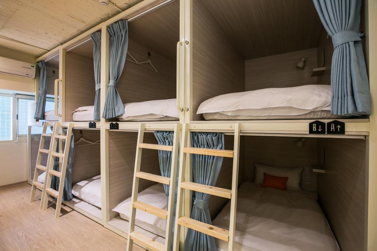 Stray Birds Taichung Hostel Εξωτερικό φωτογραφία
